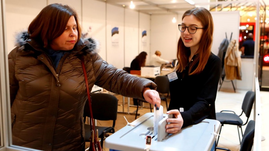 Сейм Латвии предложил закрепить понятие союза мужчины и женщины через референдум