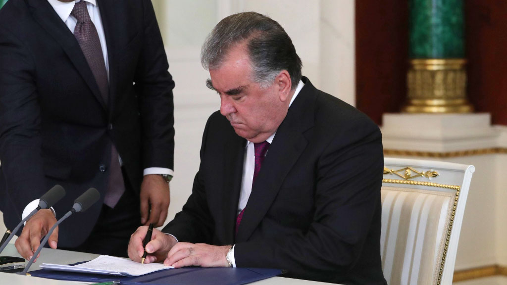 Президент Таджикистана Эмомали Рахмон произвёл первые в этом году кадровые перестановки. Процесс перетасовывания руководителей во властных структурах дело обычное в стране, поэтому именно со словом «первые» и подают эту новость таджикские средства массовой информации.