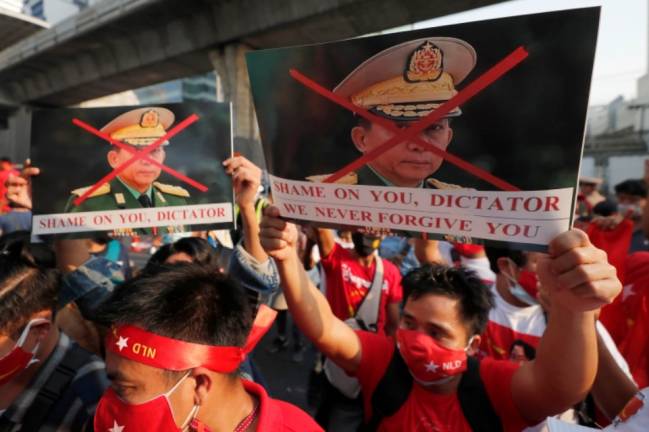 продемократический митинг  в Бангкоке против генерала Мьянмы Мин Аун Хлайна