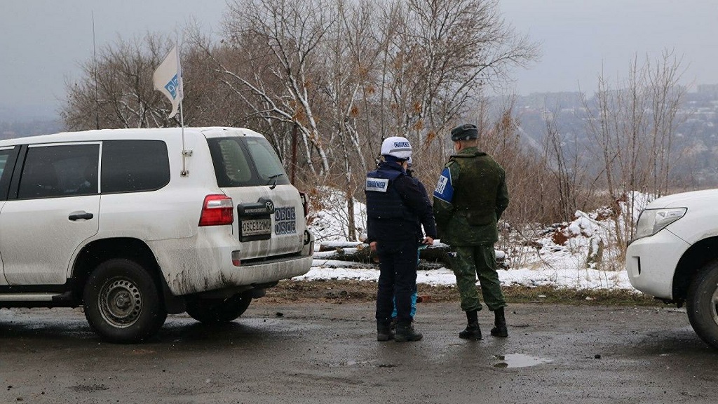 Вблизи Донецка чуть не подорвался патруль наблюдателей ОБСЕ