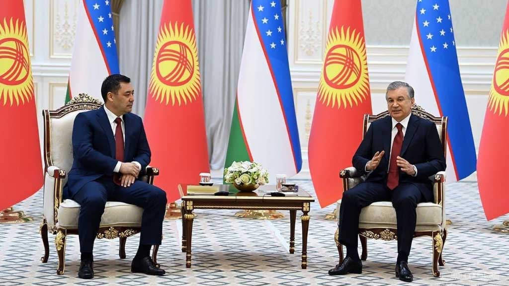Территориальный спор между Кыргызстаном и Узбекистаном среди других тем межгосударственных отношений стал предметом недавних переговоров в Ташкенте президентов двух стран Садыра Жапарова и Шавката Мирзиёева. Обе стороны признали, что «такой исторической встречи между странами не было».