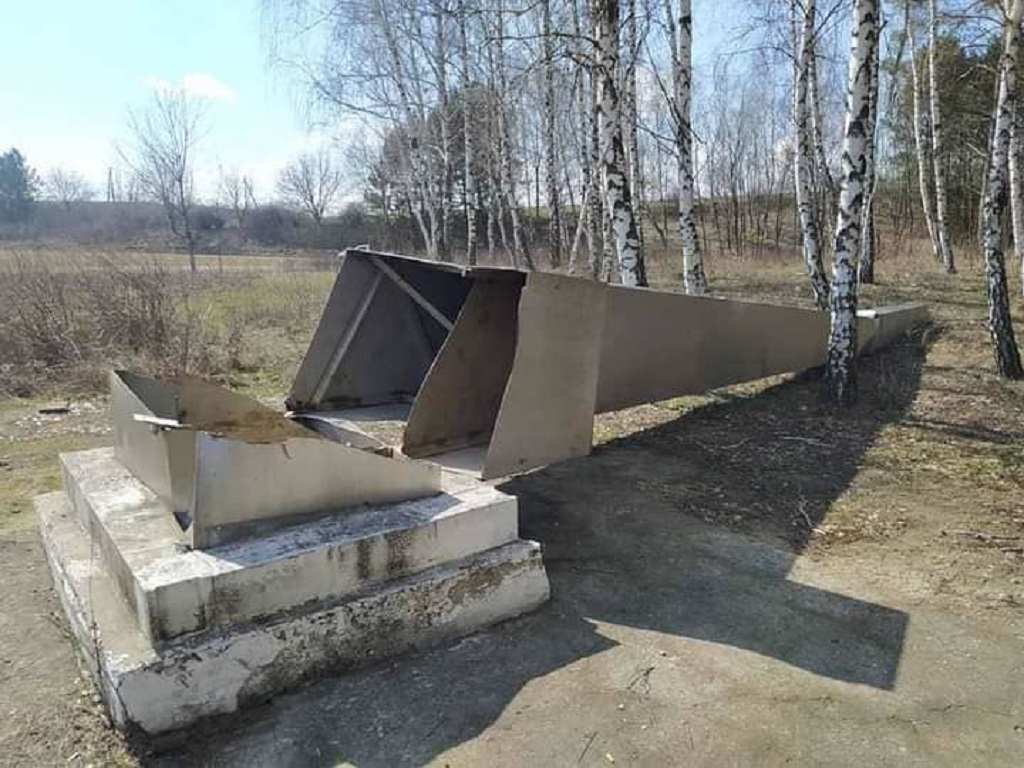 Вандалы в Молдавии уничтожили обелиск воинам Красной Армии