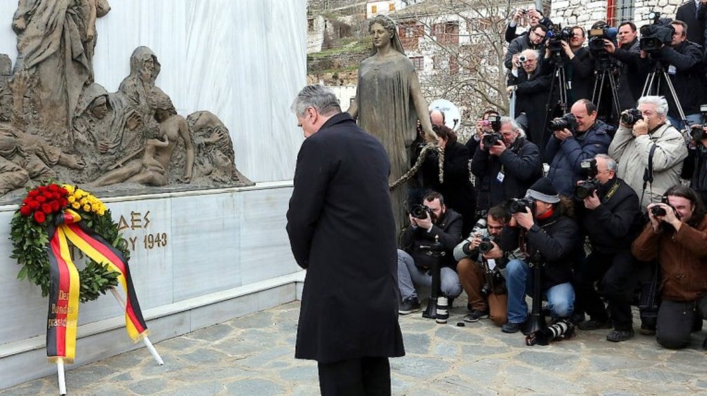 президент ФРГ Гаук почтил память жертв национал-социализма в Греции