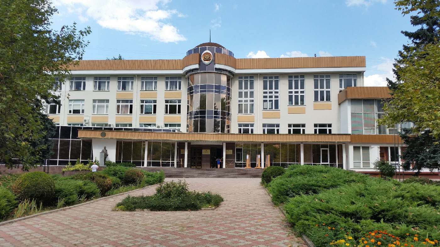 Колледж в Симферополе оцепили из-за сообщения о минировании