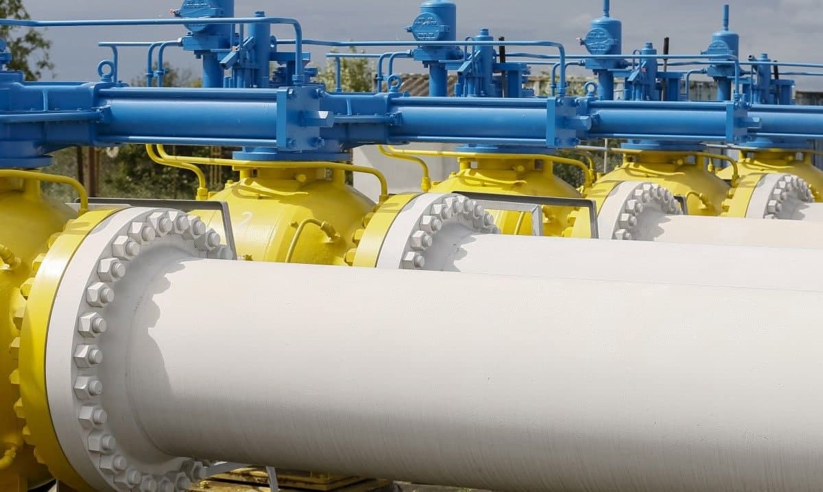Действующий газовый контракт между Москвой и Киевом был подписан после переговоров в конце прошлого года. Условиями сделки Украина осталась довольна. Договор на транзит голубого топлива действует в течение 5 лет. В свою очередь, Газпром обязуется прокачивать через украинскую ГТС 40 миллиардов кубометров газа в год.