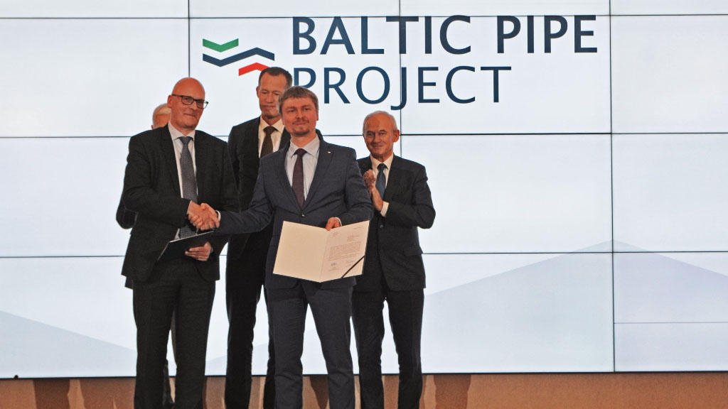 Правительство Польши обеспокоено угрозой своей энергетической суверенности в связи с решением надзорных органов Дании о приостановке реализации проекта строительства газопровода Baltic Pipe, по которому Варшава планировала получать норвежский газ.