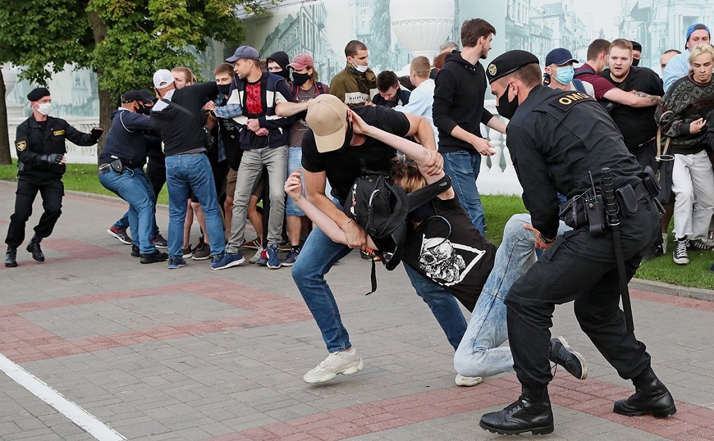 Депутат Сейма: нищая Польша не имеет права спонсировать протесты в Белоруссии