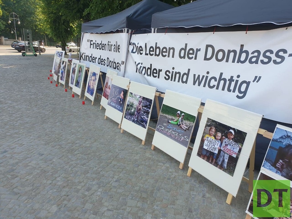 В Берлине прошла акция против убийства детей Донбасса