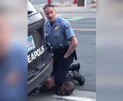 полицейский задушил преступника-афроамериканца