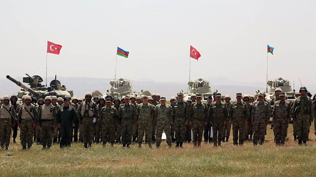 На полигоне близ азербайджанской столицы завершились совместные учения вооружённых сил Азербайджана и Турции «Мустафа Кемаль Ататюрк – 2021». В них было задействовано примерно шесть сотен военнослужащих, около четырёх десятков единиц бронетехники.