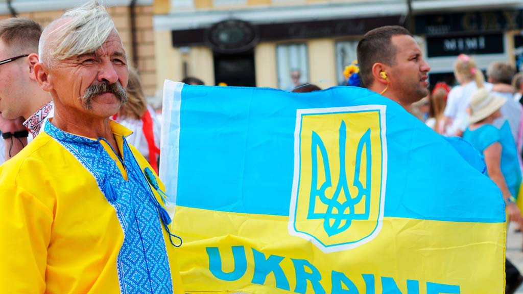 Украинская оппозиция резко раскритиковала принятый парламентом страны закон о «коренных народах». В ОПЗЖ заявили, что действующая власть ведет дискриминационную политику в отношении миллионов украинских граждан и делит народ на «сорта» и «касты».