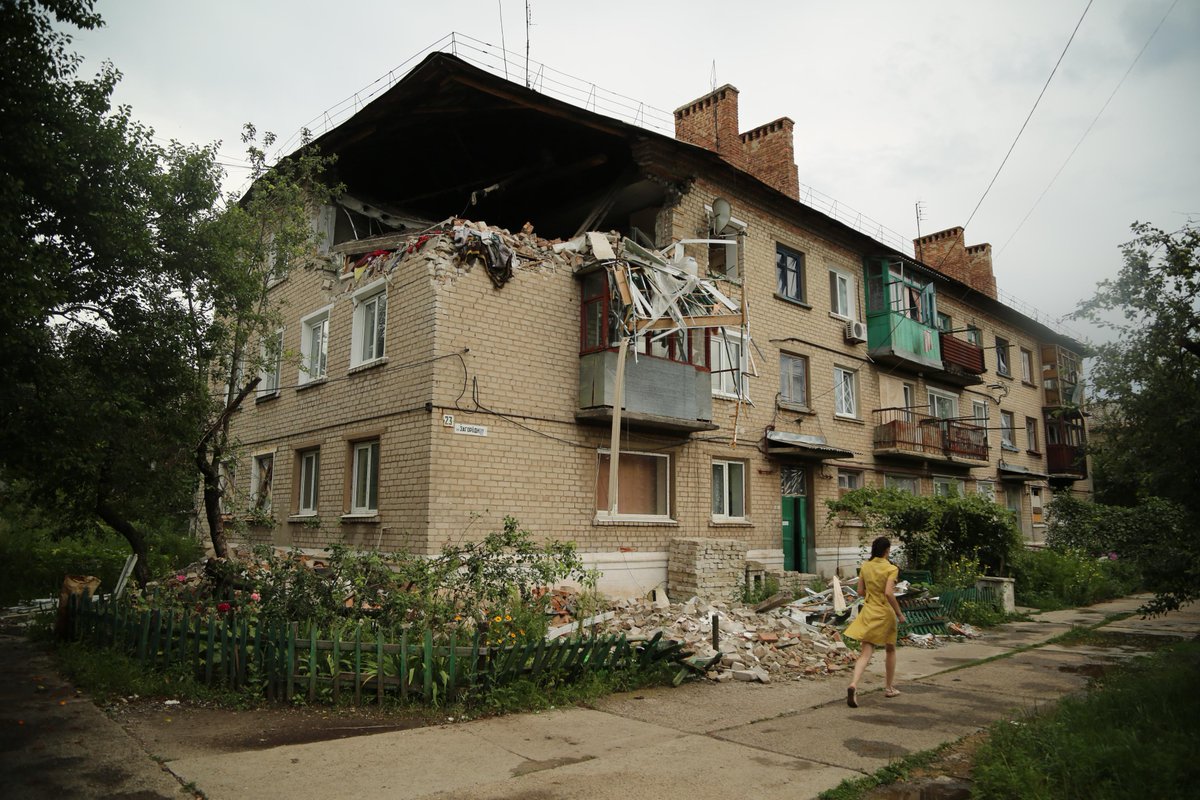 В Горловке обстрелом со стороны украинских силовиков повреждены школа и  жилые дома - ANNA NEWS