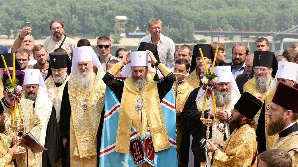 Сегодня на Украине отмечается значимая дата в истории становления православной церкви. 1033 года назад Великий Князь Владимир запустил процесс распространения христианства на Руси.