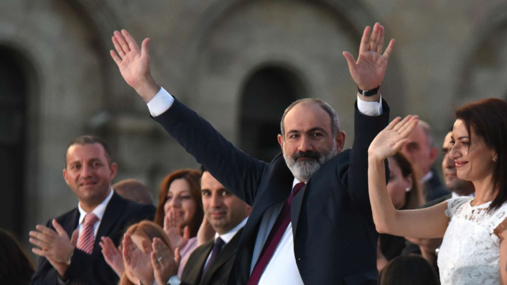 Президент Армении Армен Саркисян подписал указ о назначении Никола Пашиняна премьер-министром страны. Событие не просто ожидаемое, а неизбежное. Глава государства должен был это сделать согласно конституции, после представления кандидатуры большинства в Национальном собрании.