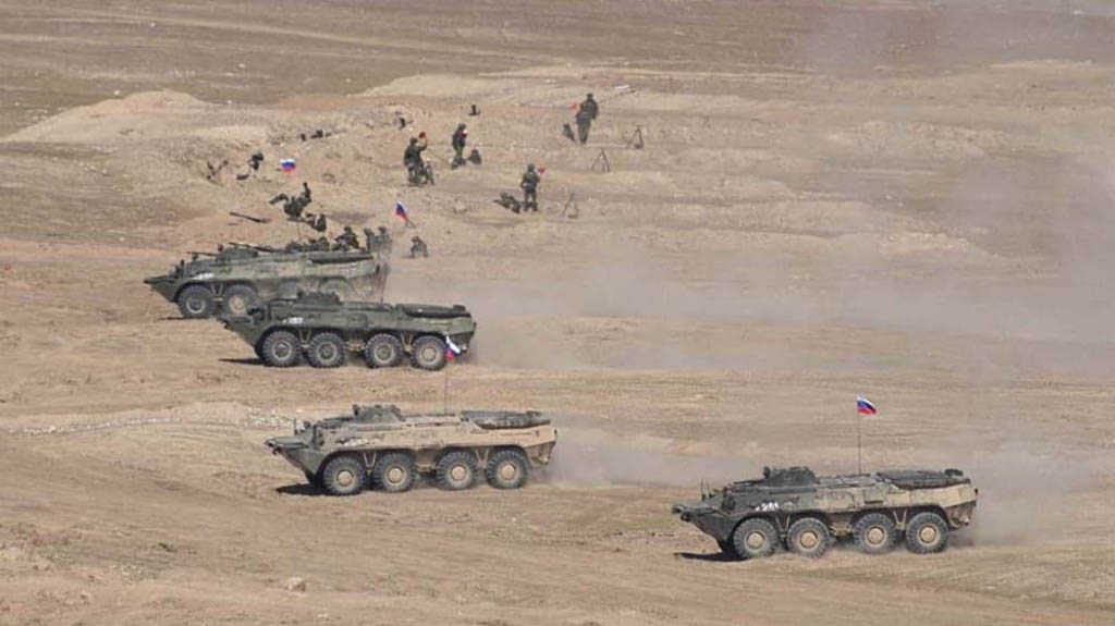 Вблизи таджико-афганской границы с 5 по 10 августа пройдут военные учения с участием военнослужащих из России, Таджикистана и Узбекистана. Внеблоковый (по ОДКБ) Узбекистан направил в Таджикистан порядка двух сотен военнослужащих и более 20 единиц бронетехники.