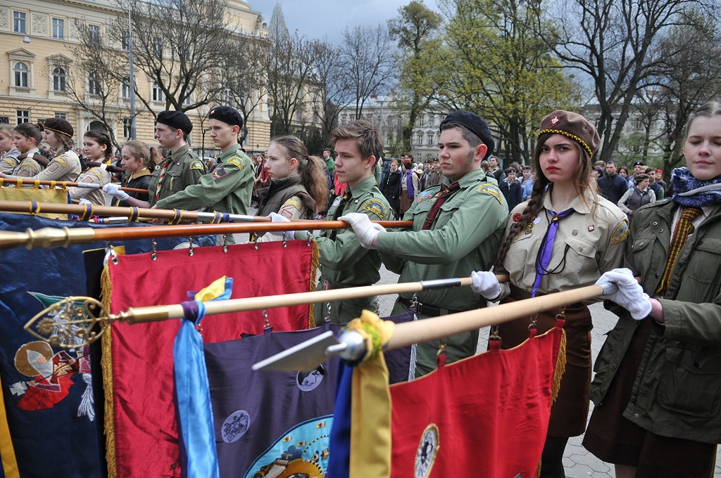 Зачем польские харцеры братаются с боевиками украинского «Пласта»?