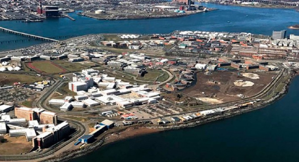 «Хитрый план мэра»: в Нью-Йорке выпустят заключённых из самой большой тюрьмы в мире