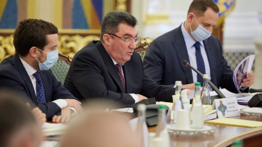 Киев ограничил санкциями организаторов выборов в Госдуму РФ в Донбассе и Крыму