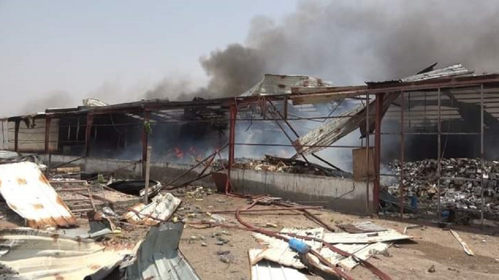 Новости про нападение. Йеменские хуситы подожгли нефтяные склады. Моха Йемен порт. Путинские йеменские хуситы подожгли нефтяные склады.