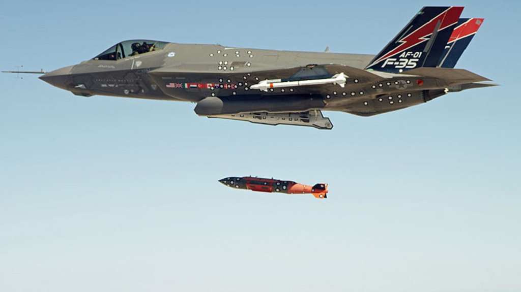 Истребитель F-35A ВВС США прошёл испытания на нанесение ядерного удара бомбой B61-12