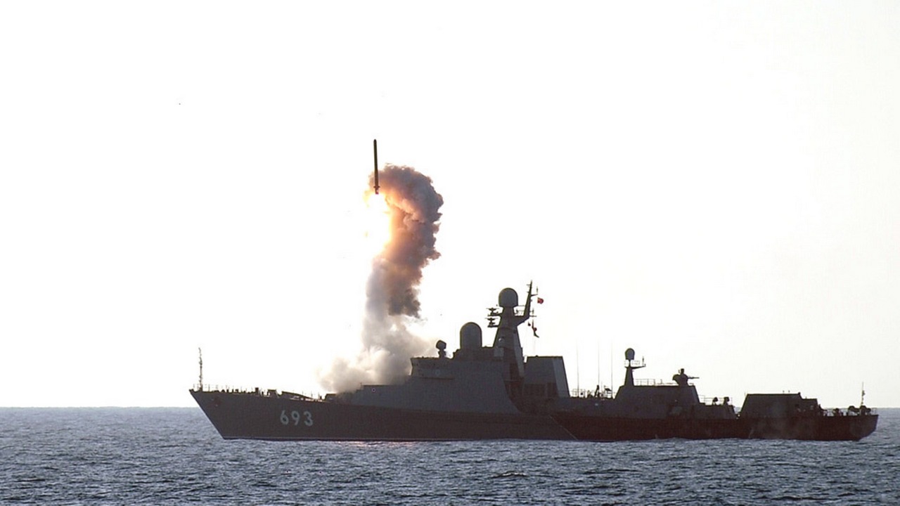 БПЛА-разведчики применили с флагмана Каспийской флотилии