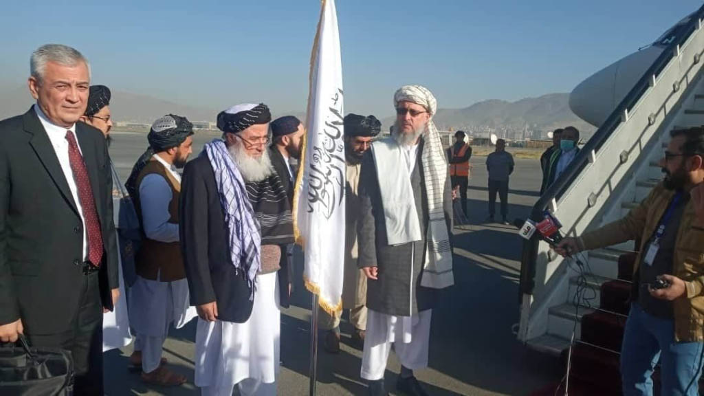 В течение недели Кабул и Ташкент должны разработать и принять «дорожную карту» по развитию афгано-узбекских отношений. Об этом по результатам переговоров в приграничном узбекском городе Термез сообщил на своей страничке в «Твиттере» официальный представитель движения «Табибан» Забихулла Муджахид.