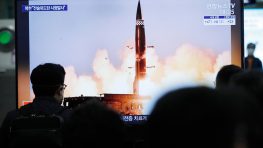 В КНДР произвели запуск баллистической ракеты
