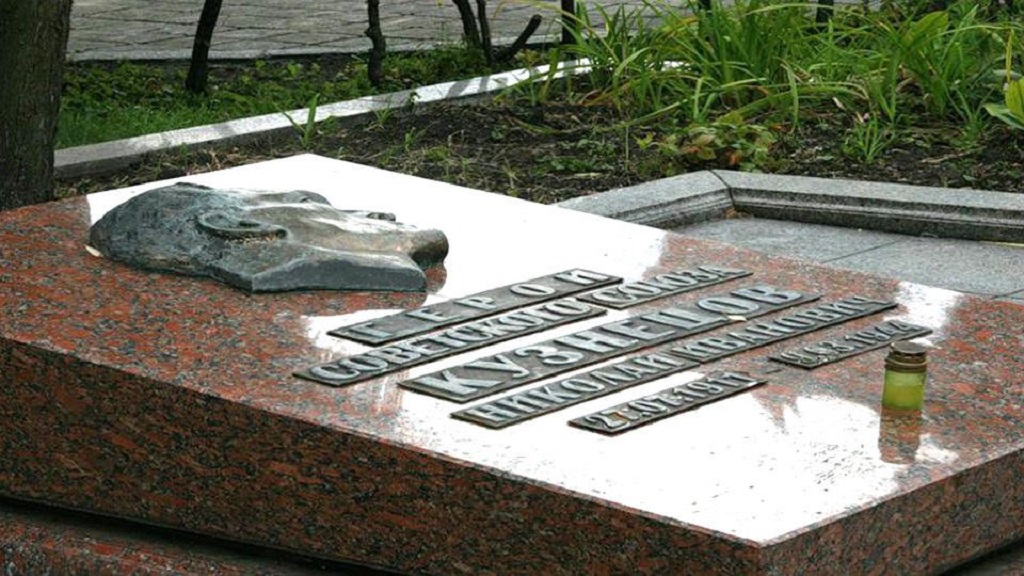 Во Львове отказались передавать прах советского героя-разведчика Николая Кузнецова в Россию