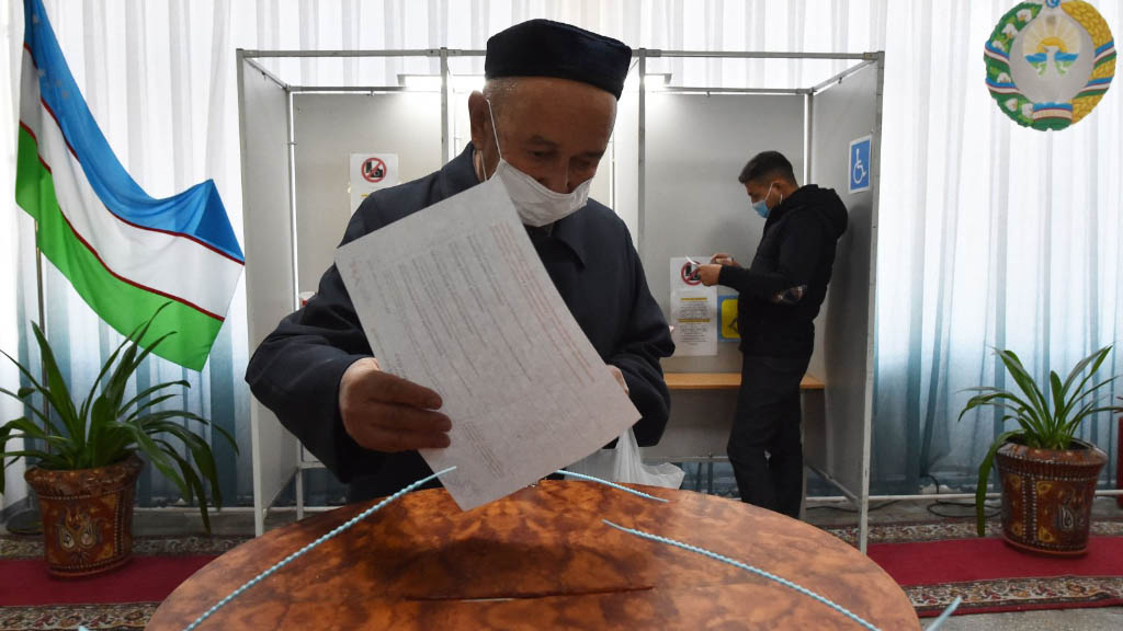 В воскресенье в Узбекистане прошли президентские выборы. Согласно предварительным данным Центризбиркома, в голосовании приняли участие 16 миллионов 36 тысяч 914 человек. Это 80,8% от избирательной базы. Явка и на предыдущих выборах разного уровня была высокой, но в этом году она достигла рекордных значений.