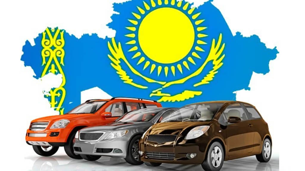 В Казахстане владельцы автомобилей с российскими номерами устроили акцию протеста. Они, взявшись за руки, заблокировали проезд в центре Нур-Султана. Ранее они собрались у здания обладминистрации, чтобы власти объяснили действия полиции потребовавшей зарегистрировать их транспортные средства в Казахстане.