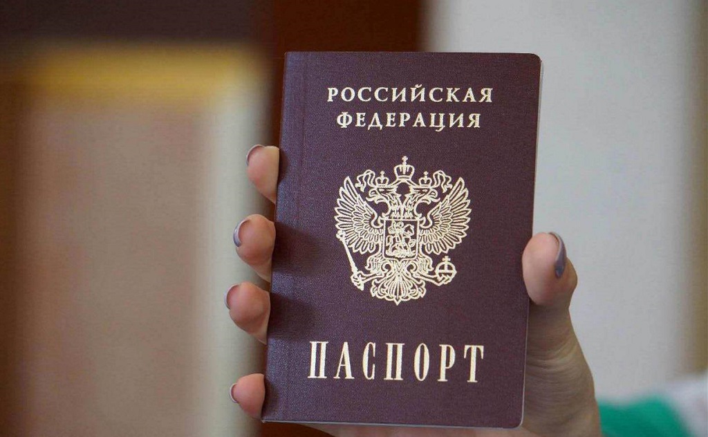 На оккупированной ВСУ части ЛНР у жителей вымогают деньги за российское гражданство