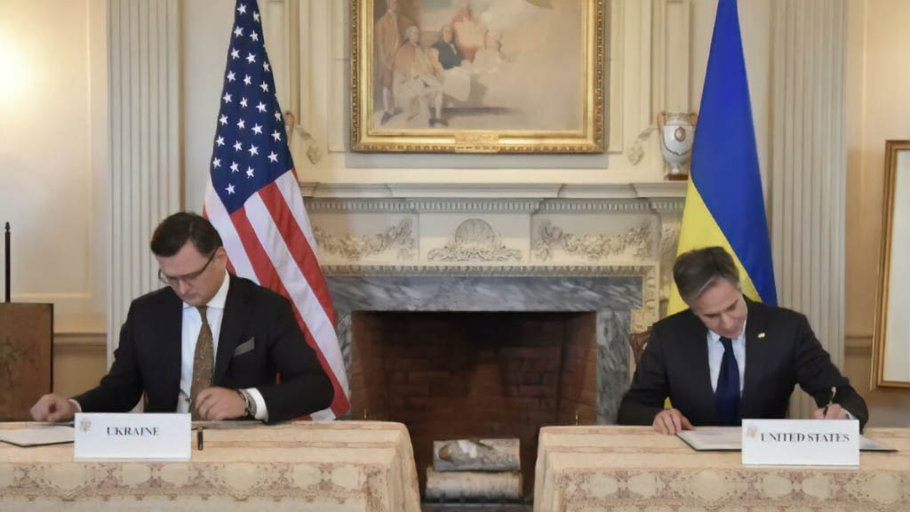 Украина и США обновили хартию о стратегическом сотрудничестве. Новый документ, подписанный главой госдепа Энтони Блинкеном и министром иностранных дел Украины Дмитрием Кулебой на заседании Комиссии стратегического партнёрства, будет действовать 10 лет.