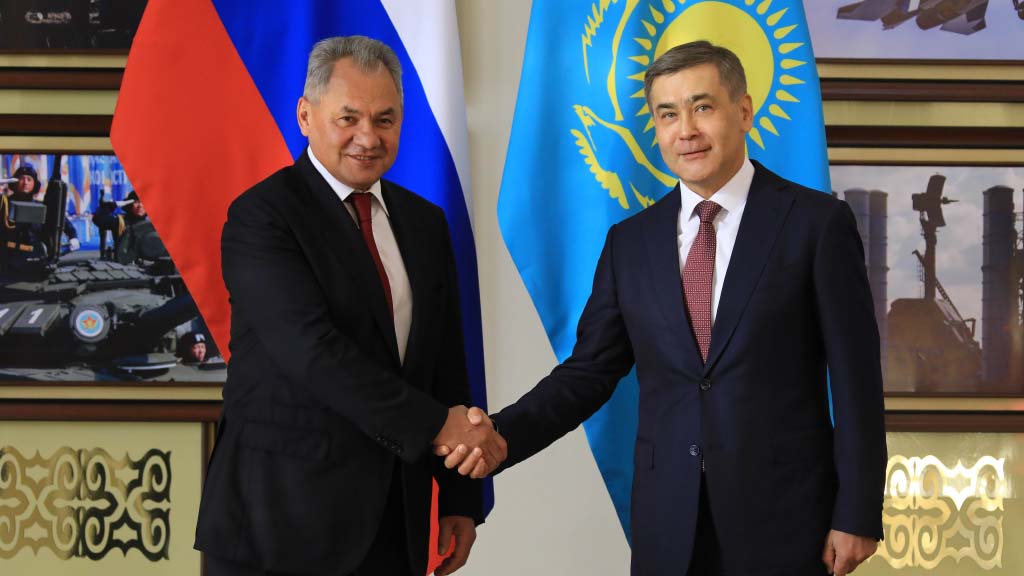 Договор о взаимодействии в оборонной сфере между Казахстаном и Россией на 2022-2024 годы подписали главы оборонных ведомств двух стран Сергей Шойгу и Мурат Баткенов. Кроме этого соглашения, которое уже в самом своём названии несёт словосочетание «стратегическое партнёрство».