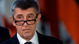 Новый премьер Чехии пообещал изменить политический курс страны