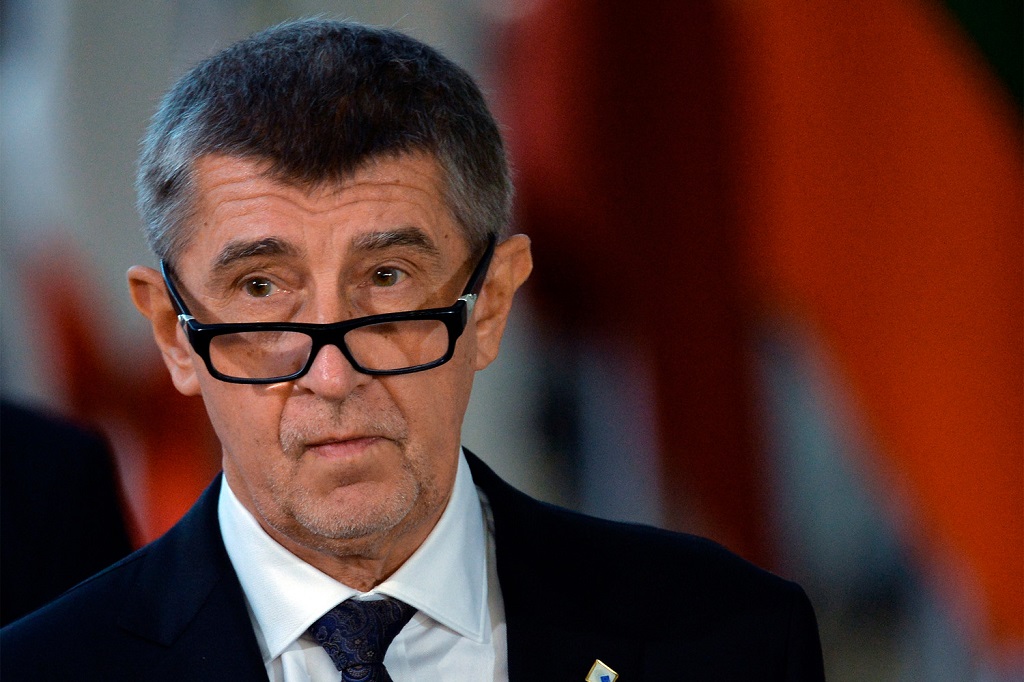 Глава Чехии одобрил отставку Кабмина Бабиша 