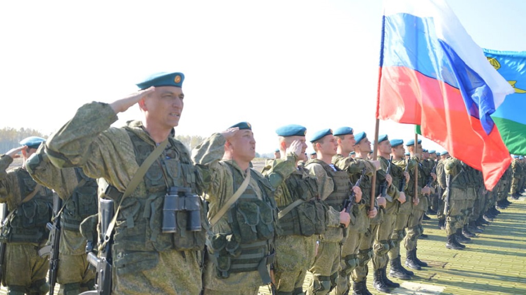 Военная активность НАТО вынудила перебросить полк ВДВ в Крым