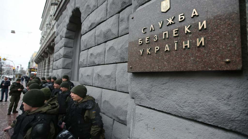 На Украине завели уголовное дело по информации о возможном госперевороте, который, по словам президента Владимира Зеленского, планируется осуществить в первые дни декабря. Досудебное расследование начато Службой безопасности Украины.