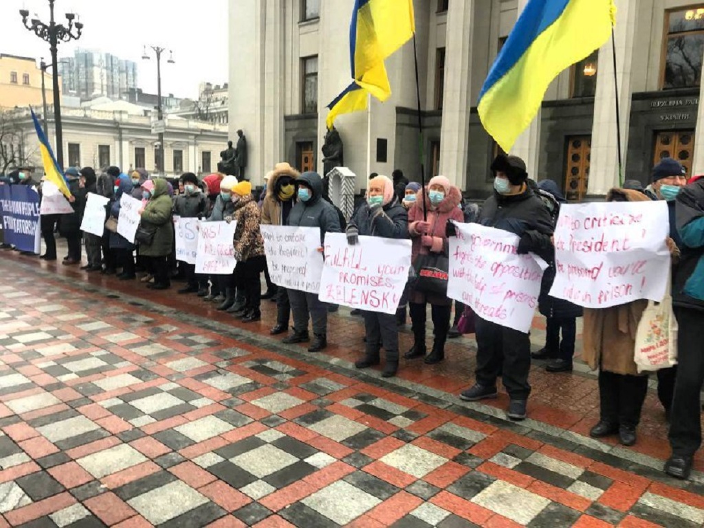 В Киеве под Радой вновь требуют отставки президента Зеленского