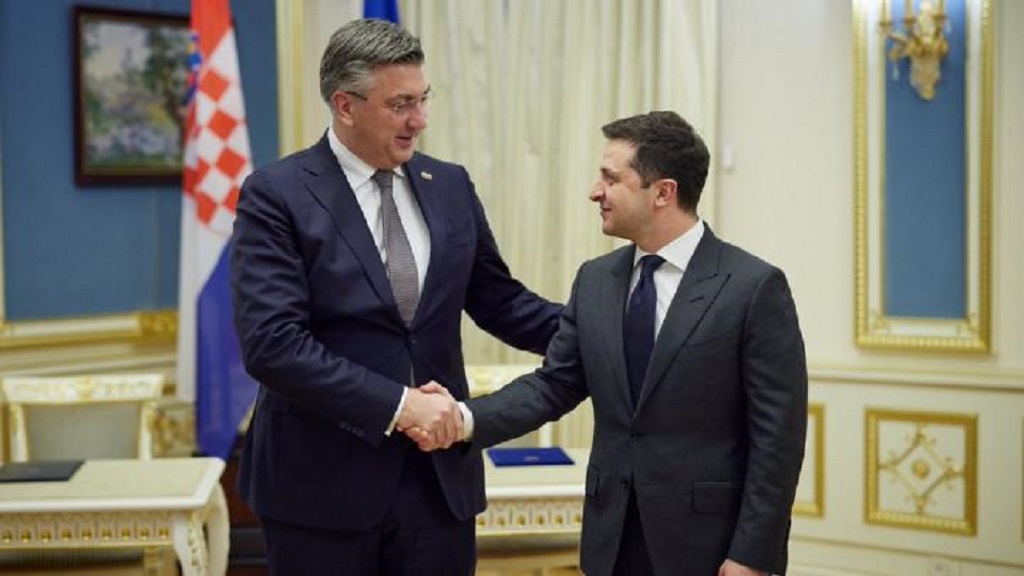 Глава Хорватии критически оценил визит премьера на Украину