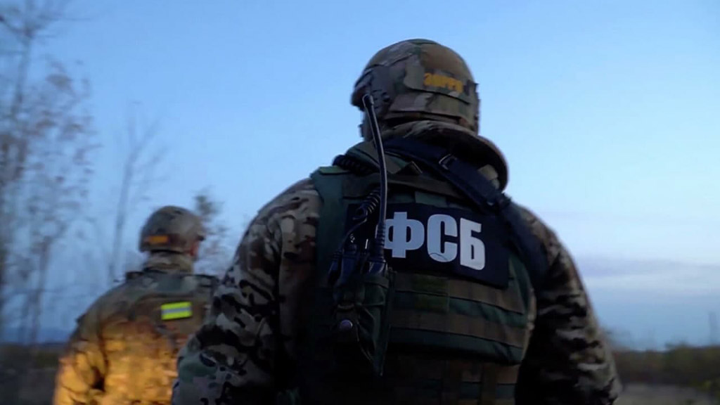 В России в результате оперативных мероприятий задержаны более сотни неонацистов-сторонников украинской группировки «М.К.У.». В ФСБ сообщили, что радикалы готовили теракты и массовые убийства на территории страны. Задержания прошли в 37 регионах.