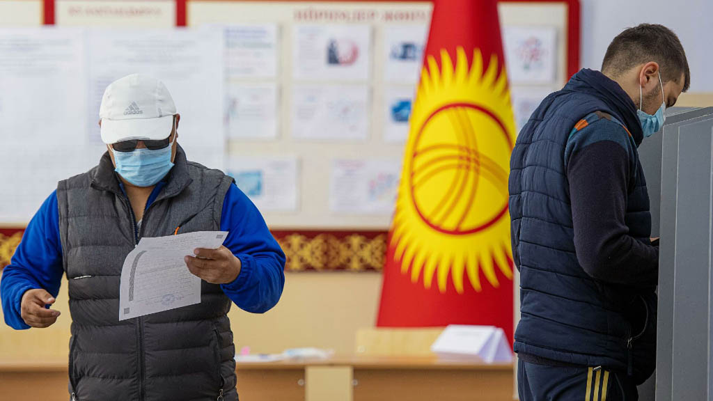 Центральная избирательная комиссия Киргизии совместно с представителями политических партий, боровшихся за места в Жогорку Кенеш (киргизский парламент), повторно пересчитала голоса и огласила окончательные результаты парламентских выборов.