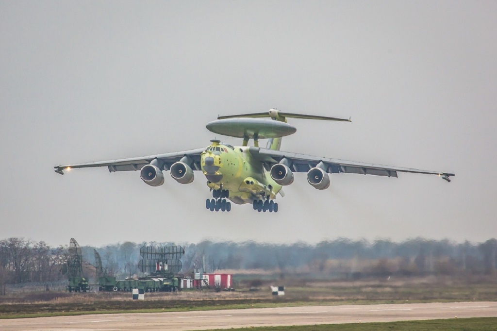 Небо над Донбассом защищают самолёты ВКС России