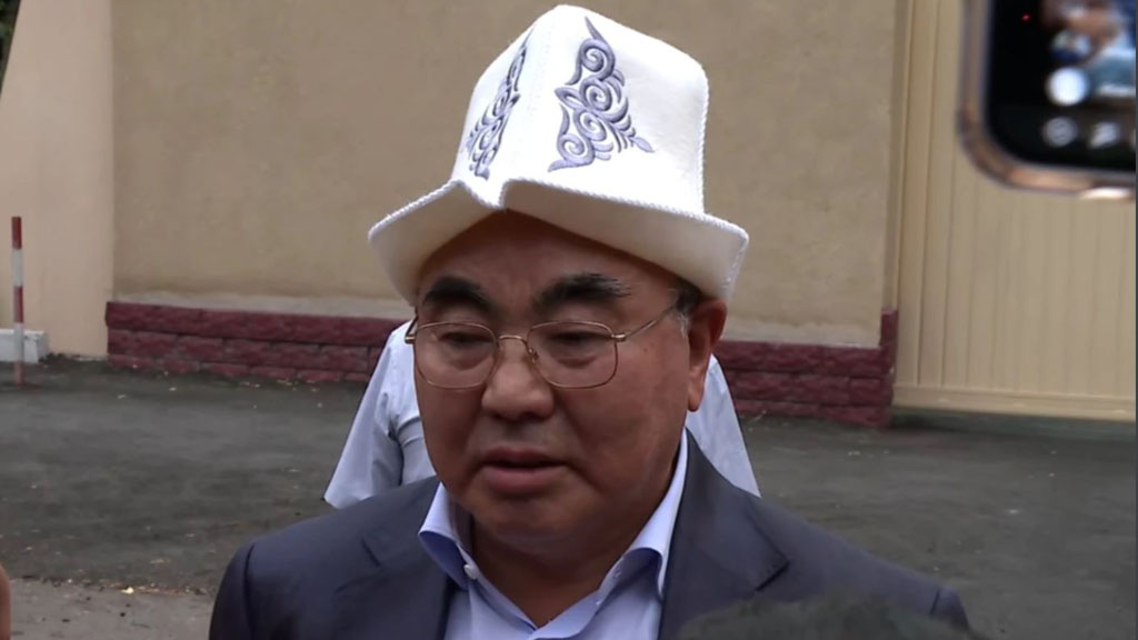 Первый президент Киргизии Аскар Акаев больше не будет вызываться в Государственный комитет национальной безопасности для дачи показаний по делу «Кумтора». С него сняты все обвинения в коррупции. А ведь ранее нынешними киргизскими властями основатель государства был объявлен в международный розыск.
