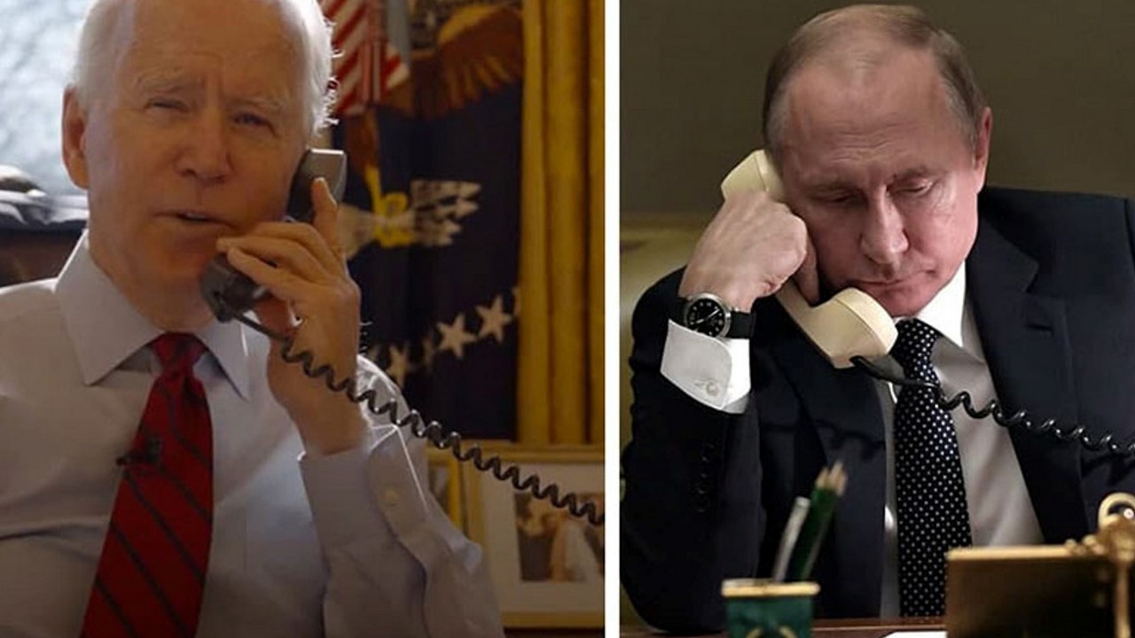 Что америка говорит россии. Джо Байден говорит по телефону.