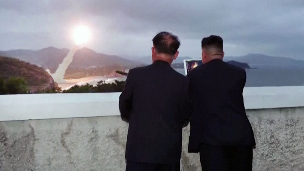 Северная Корея запустила неопознанную ракету в море