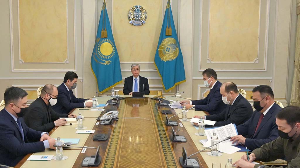 Сегодня президент Казахстана Касым-Жомарт Токаев выступил в Мажилисе (нижней палате казахстанского парламента). Во-первых, он поблагодарил миротворцев из стран ОДКБ за оказание помощи в наведении порядка в стране. Во-вторых, вынес на рассмотрение парламентариев новый состав правительства.