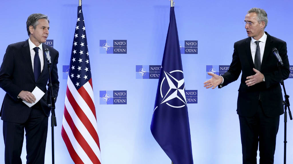 США и НАТО готовы к проведению новой встречи с РФ для продолжения дипломатического взаимодействия и встречного диалога с Россией. Об этом говорится в заявлении руководителя пресс-службы Госдепа США Неда Прайса по итогам переговоров госсекретаря США Энтони Блинкена с генеральным секретарем НАТО Йенсом Столтенбергом.