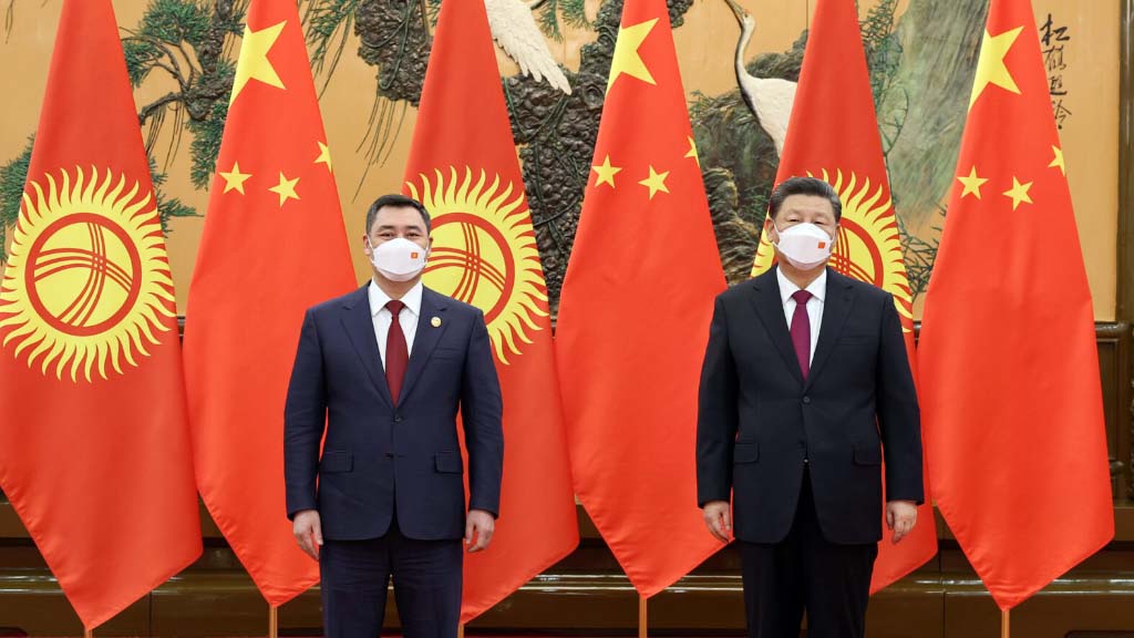 Президент Киргизии Садыр Жапаров находится с рабочим визитом в Китае. Он также, как и главы многих других государств мира находился в Пекине на церемонии открытия XXIV Зимних Олимпийских игр. Позже состоялась и встреча Садыра Жапарова с Председателем КНР Си Цзиньпином.