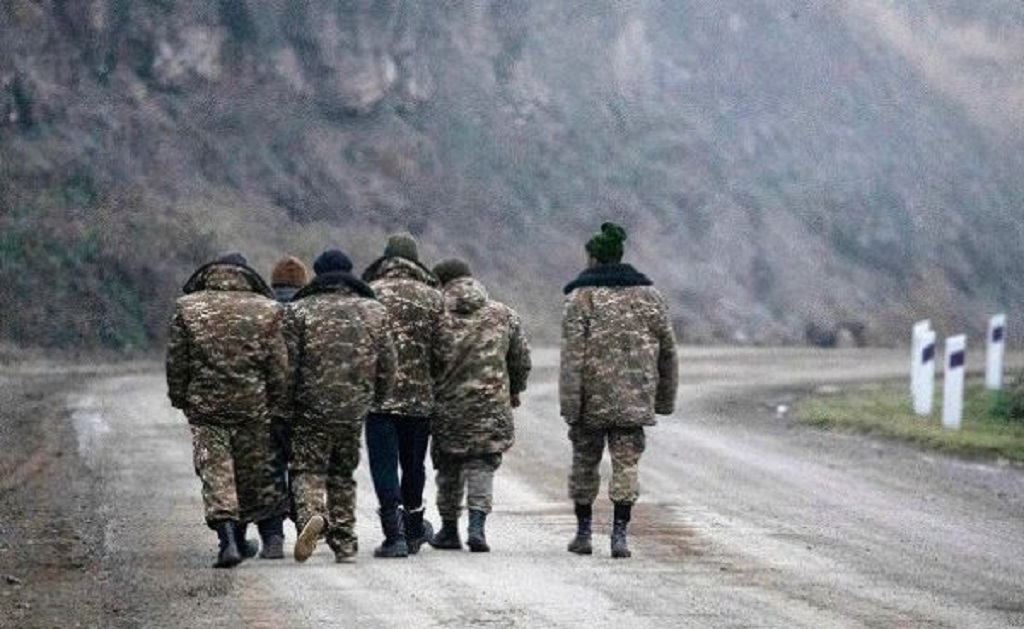 «Гуманный жест»: Баку в одностороннем порядке отдал группу военнопленных из Армении