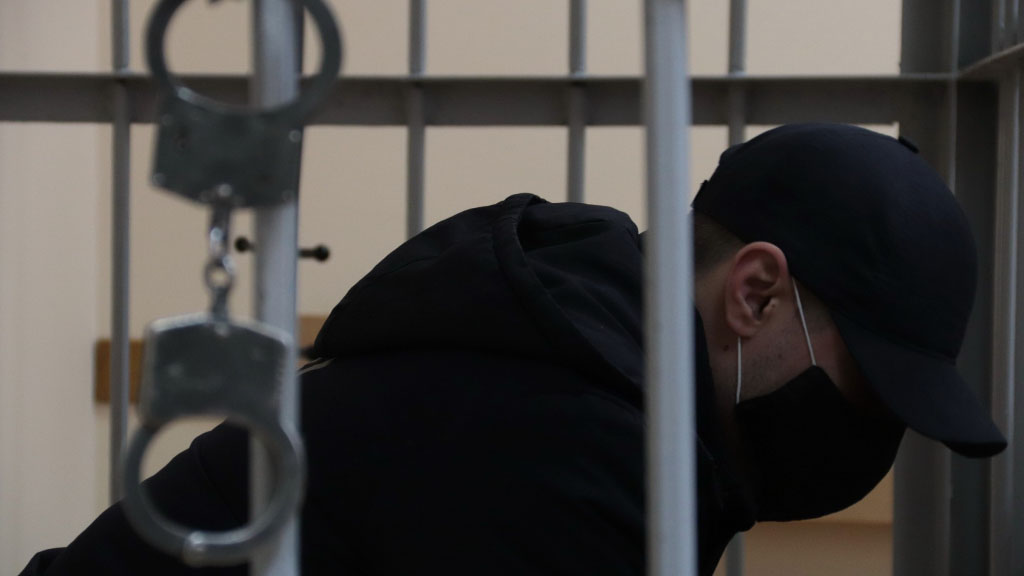 Хорезмский областной суд приговорил местного блогера Собиржона Бобониёзова к трём годам лишения свободы за публикацию материалов, порочащих честь и достоинство покойного первого президента Узбекистана Ислама Каримова и его сменщика – действующего главу государства Шавката Мирзиёева.